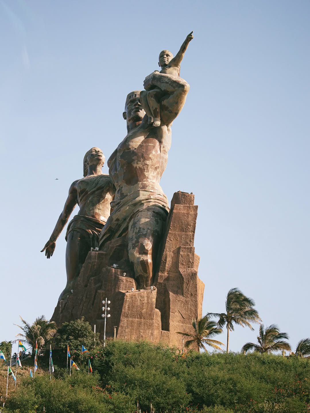 Monument de la Renaissance africaine sur les Collines des Mamelles à Dakar, statue de bronze