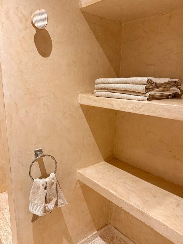 Chambre avec finitions soignées